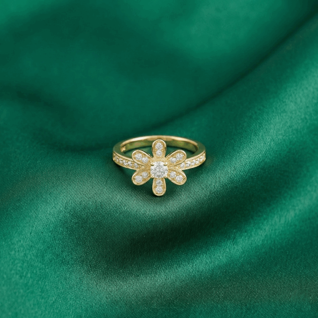 Van Cleef & Arpels, Socrate Ring, 1 Flower, Gold Filled