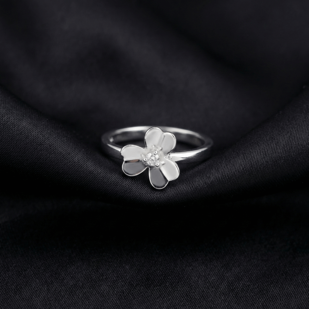 Van Cleef & Arpels, Frivole ring, 1 flower, small model