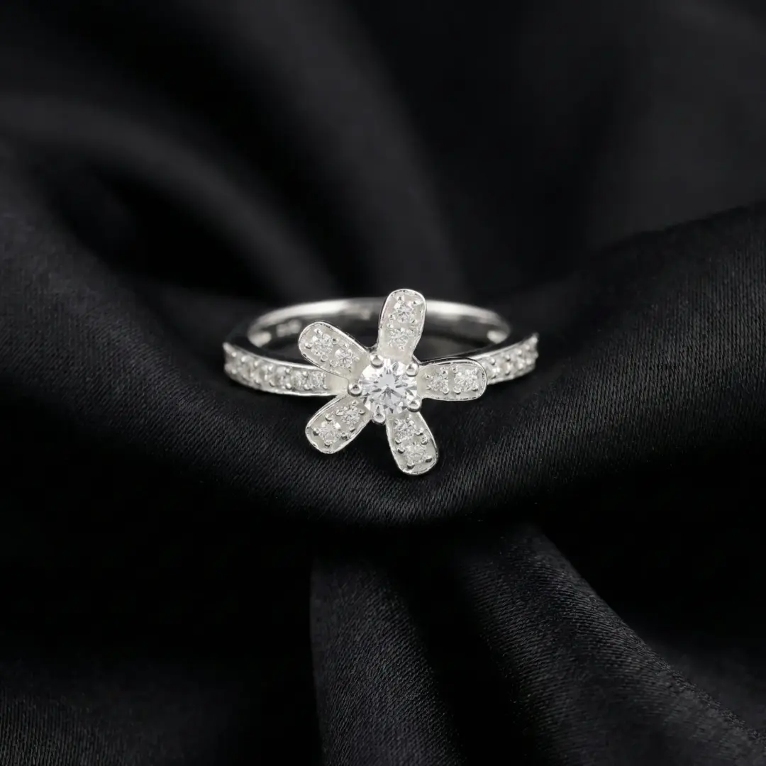 Van Cleef & Arpels, Socrate Ring, 1 Flower, Gold Filled