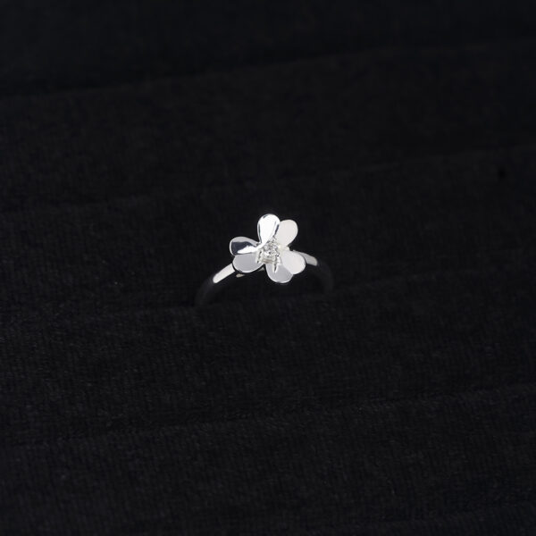 Frivole ring, 1 flower, small model