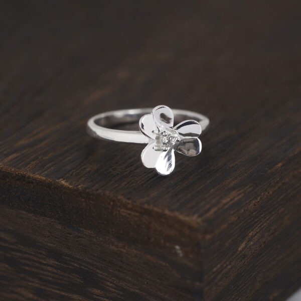 Frivole ring, 1 flower, small model