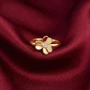 Van Cleef & Arpels, Frivole ring, 1 flower, small model, Gold Filled