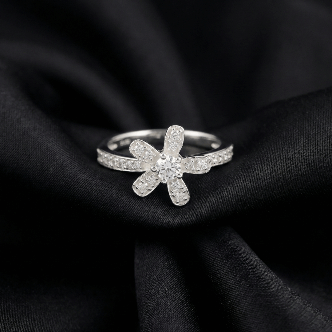 Van Cleef & Arpels, Socrate Ring, 1 Flower
