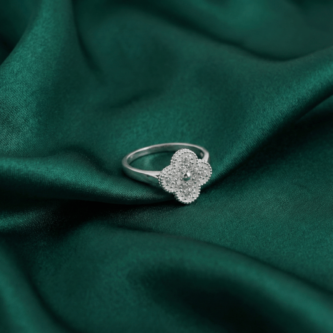 Van Cleef & Arpels, Vintage Alhambra Ring