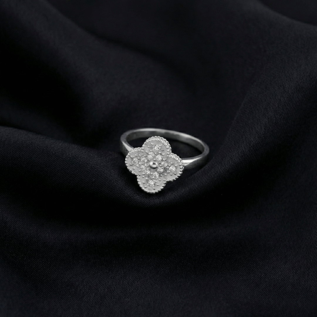 Van Cleef & Arpels, Vintage Alhambra Ring