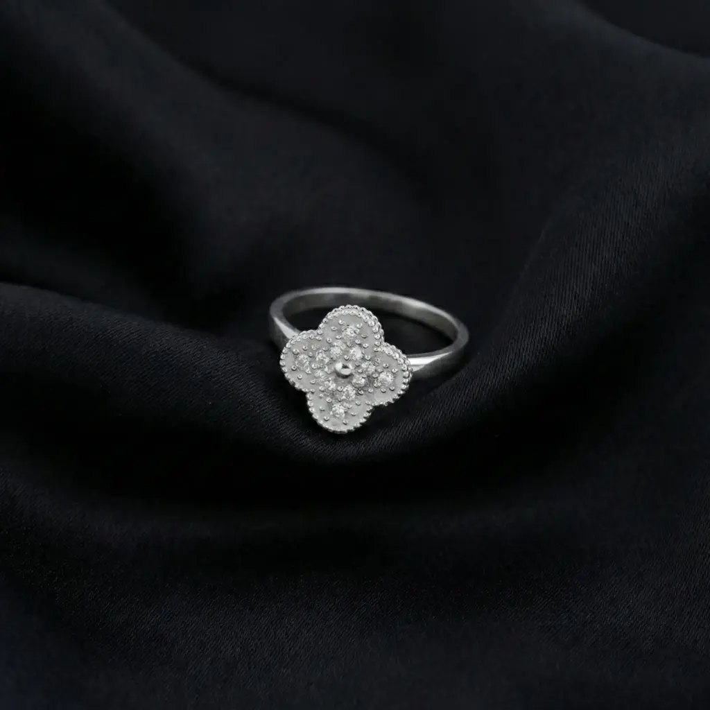 Van Cleef & Arpels, Vintage Alhambra Ring