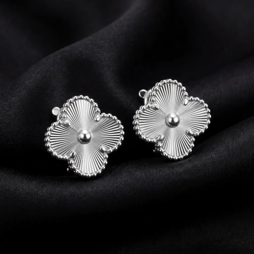Van Cleef & Arpels, Vintage Alhambra earrings